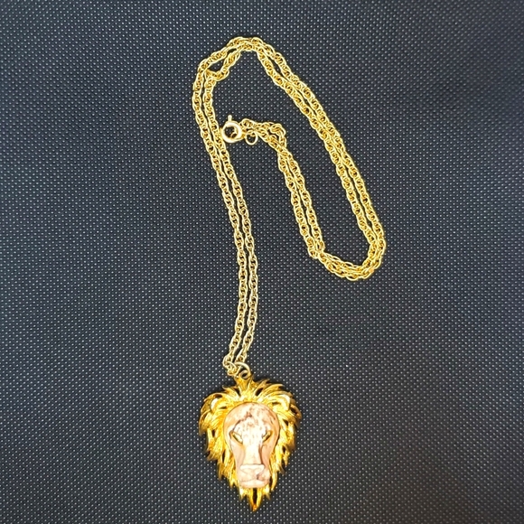 RAZZA stamped vintage lionhead necklace - Picture 2 of 5